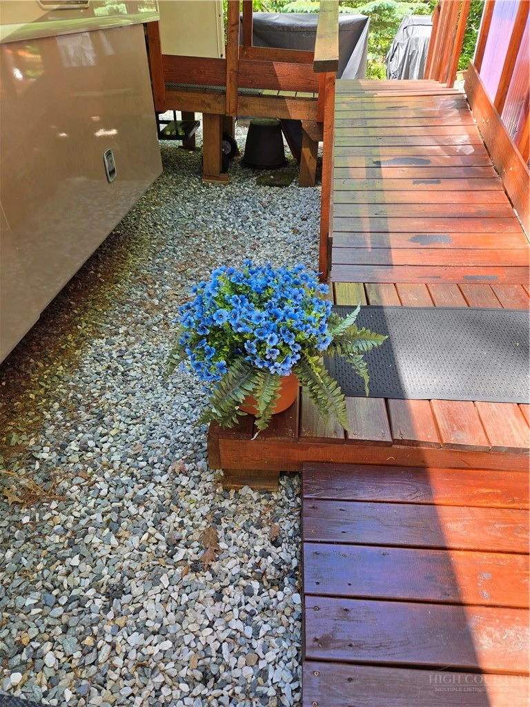Image number 5 for the current listing