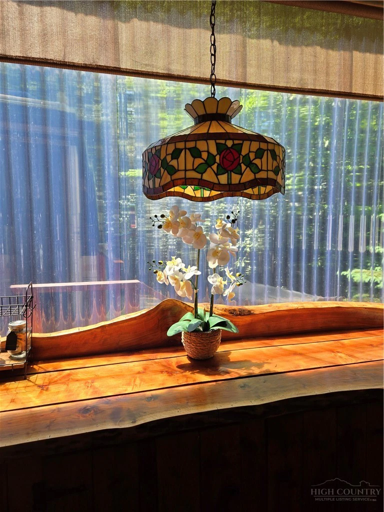 Image number 2 for the current listing