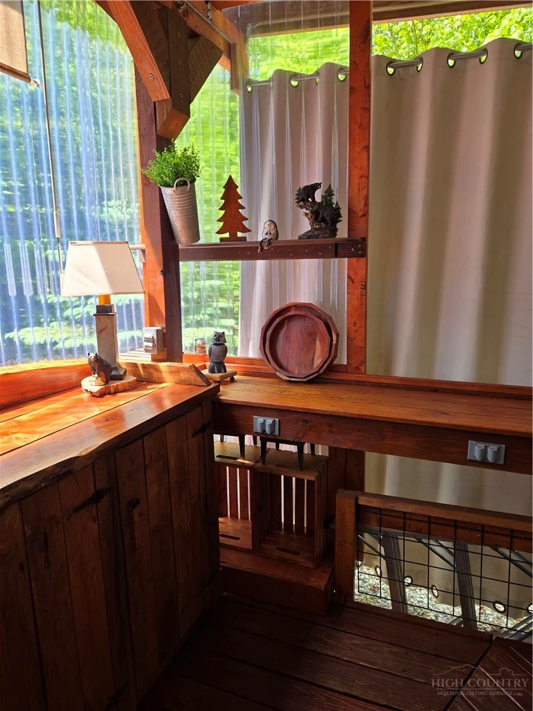 Image number 16 for the current listing