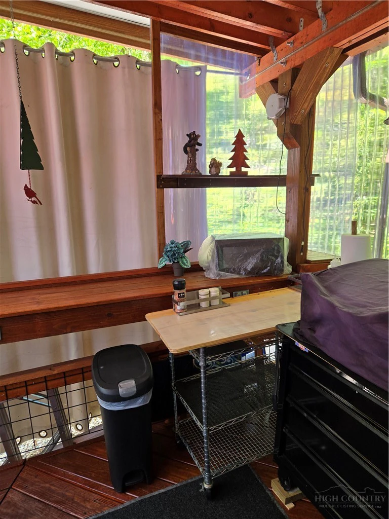 Image number 14 for the current listing