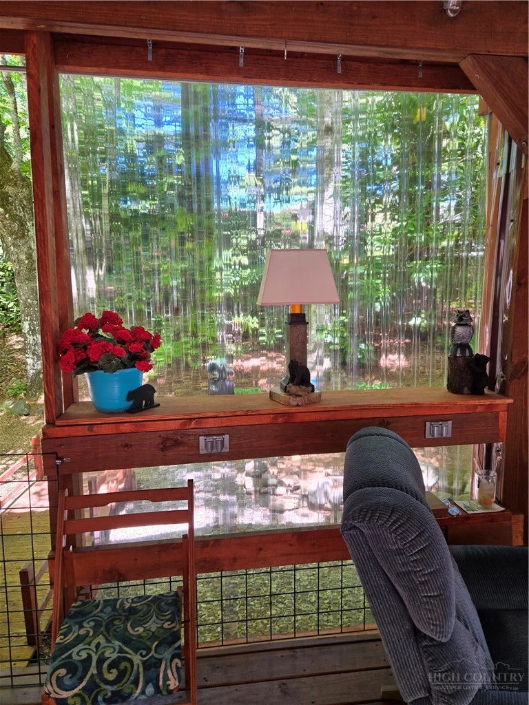 Image number 8 for the current listing