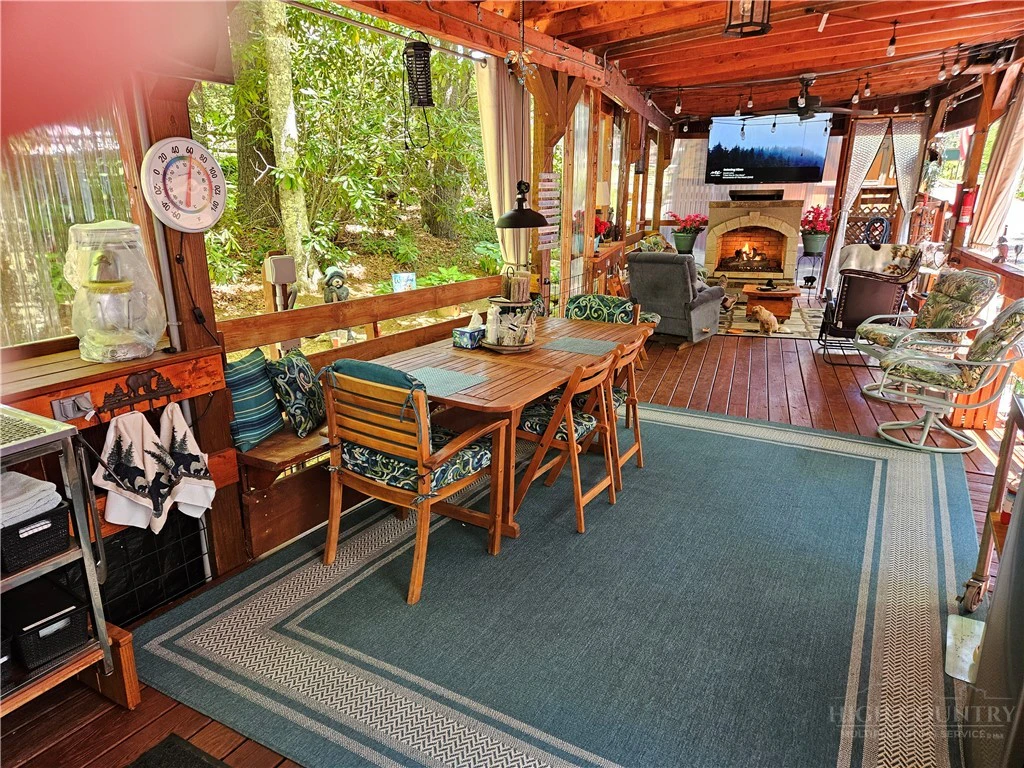 Image number 11 for the current listing