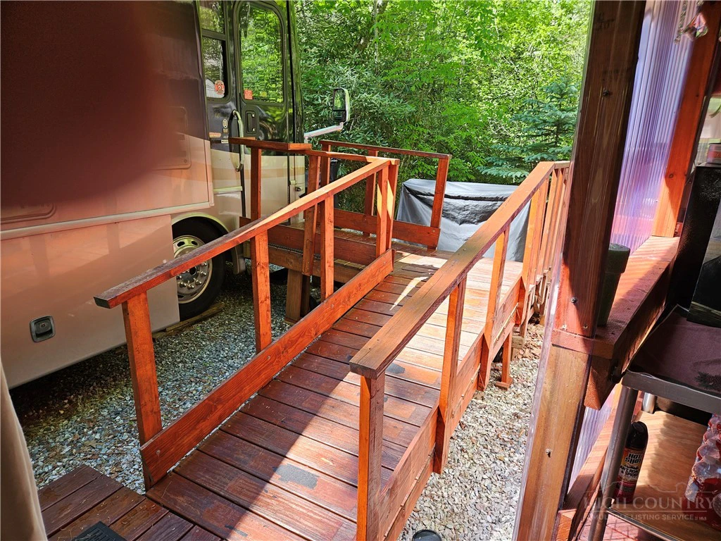 Image number 4 for the current listing