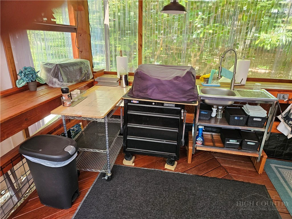 Image number 12 for the current listing