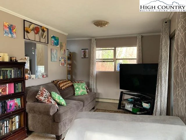 Image number 9 for the current listing