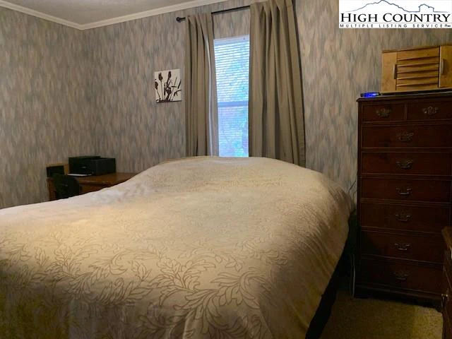 Image number 4 for the current listing