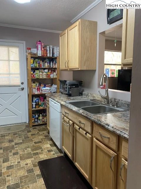 Image number 12 for the current listing