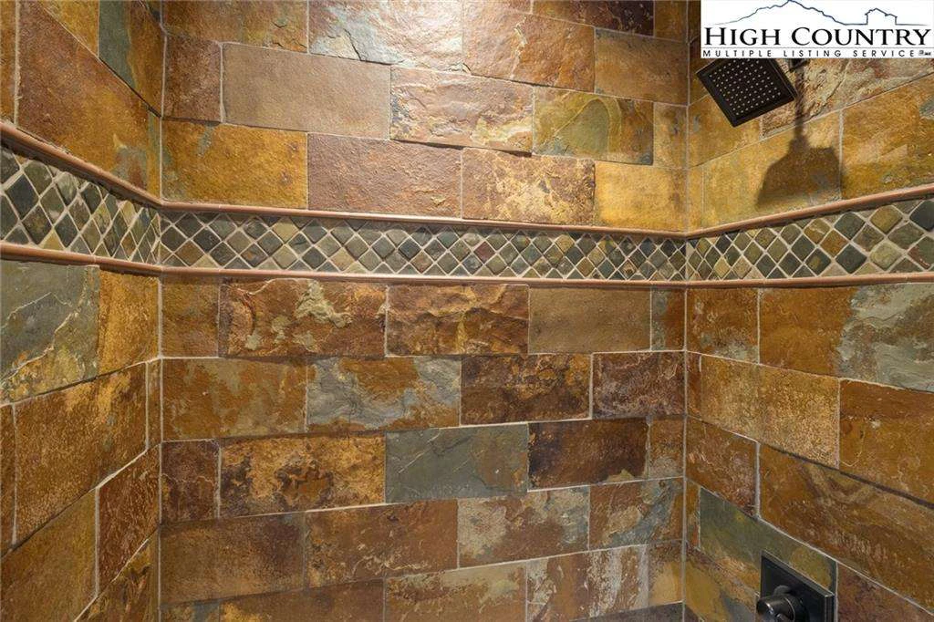 Image number 7 for the current listing