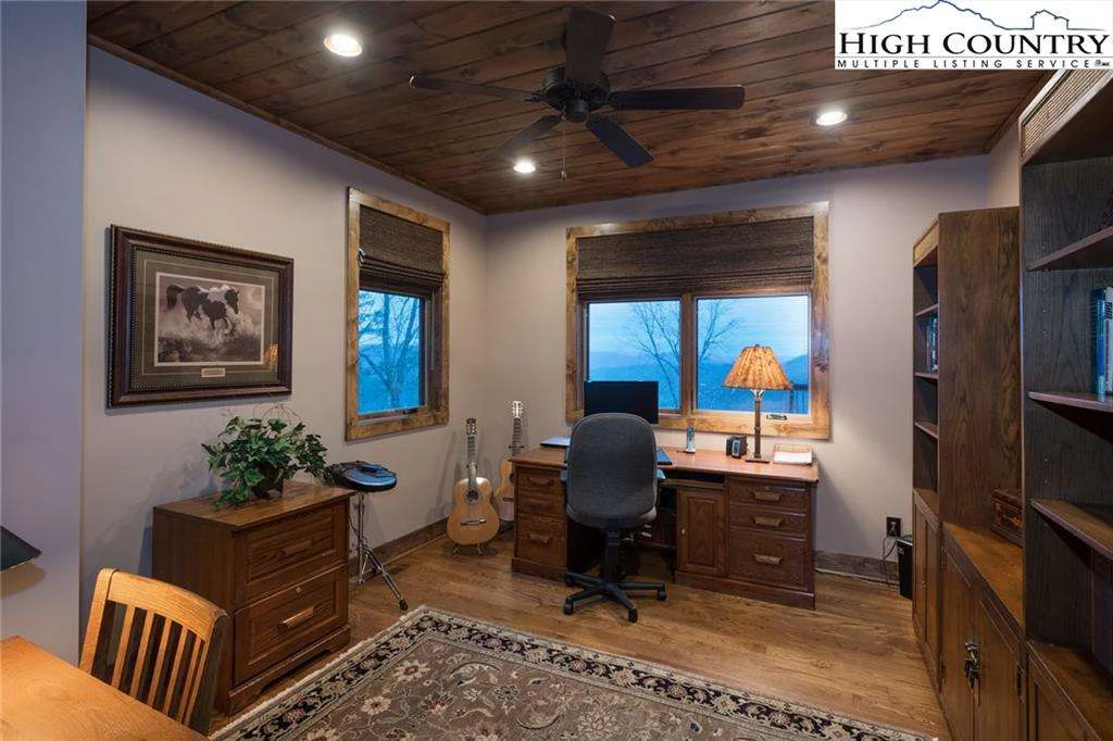 Image number 8 for the current listing