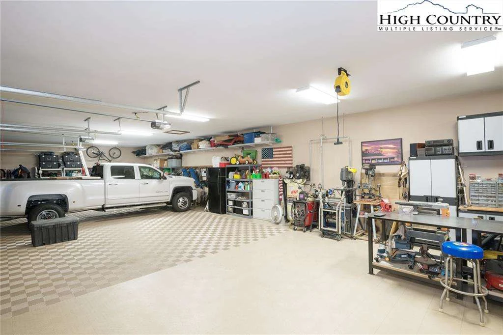 Image number 16 for the current listing