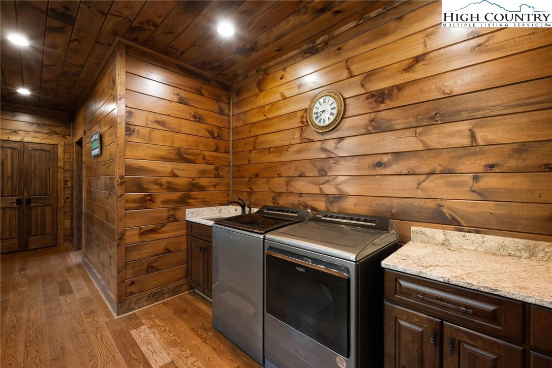 Image number 4 for the current listing