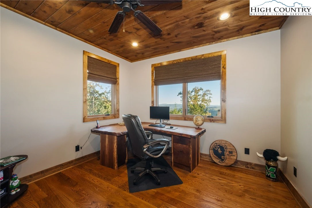 Image number 5 for the current listing