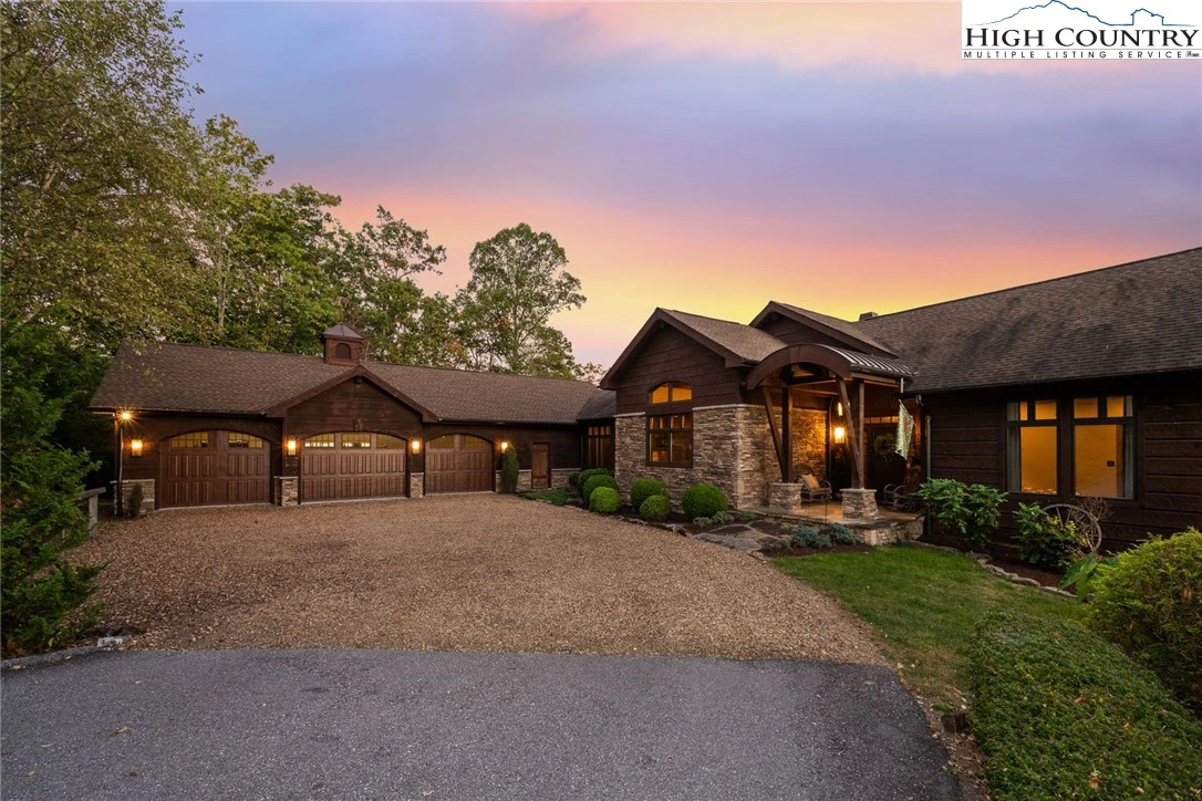 Image number 1 for the current listing