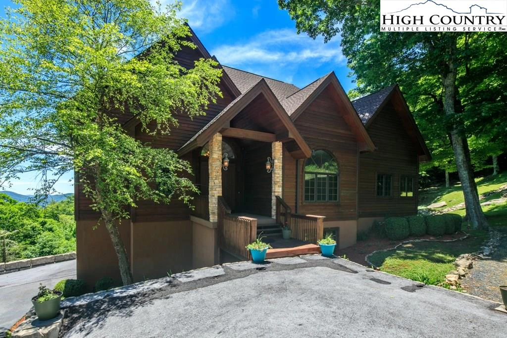 Image number 1 for the current listing