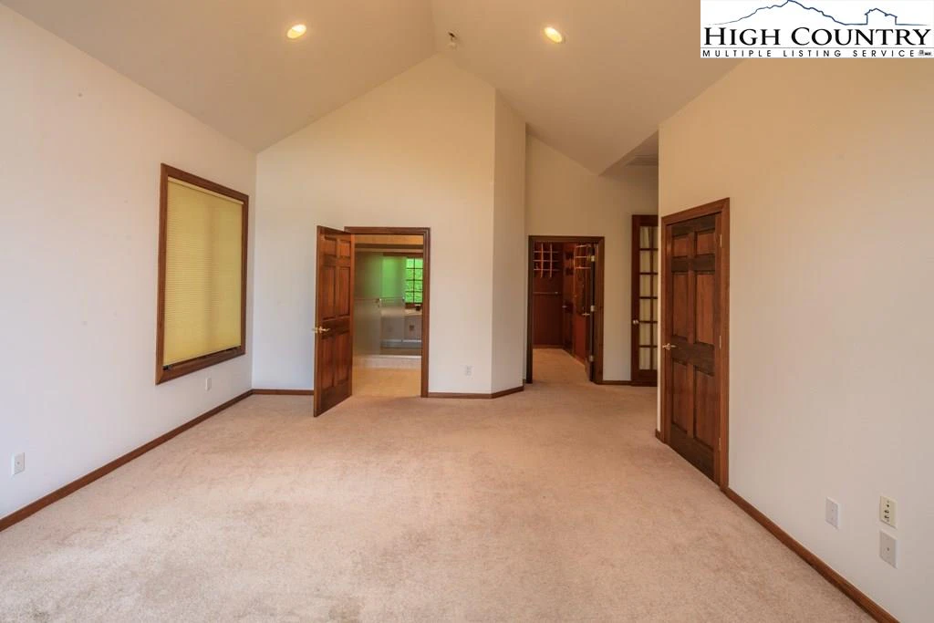 Image number 18 for the current listing