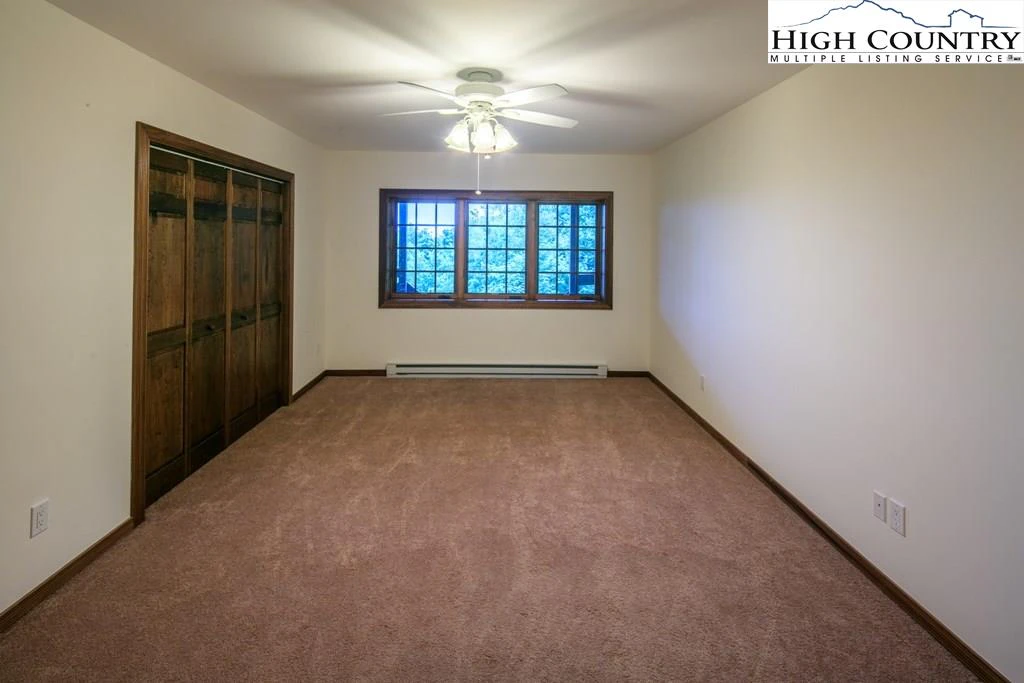 Image number 13 for the current listing