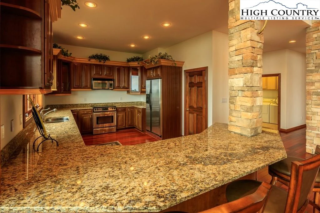 Image number 21 for the current listing