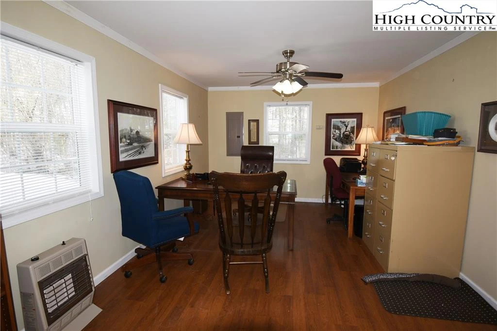 Image number 10 for the current listing