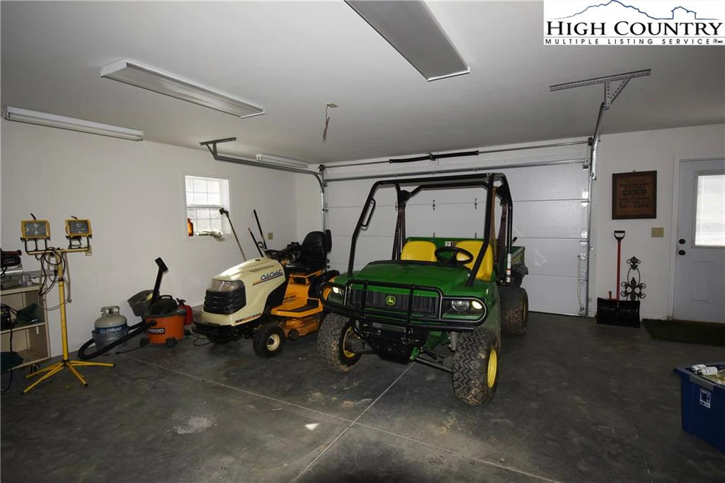 Image number 9 for the current listing