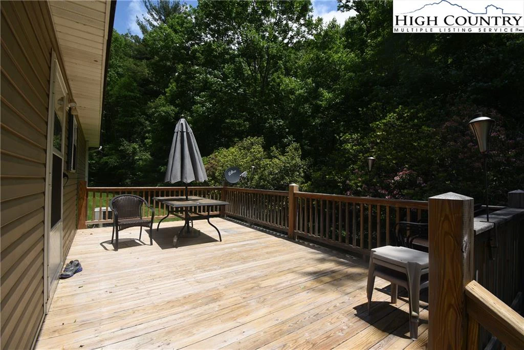 Image number 19 for the current listing