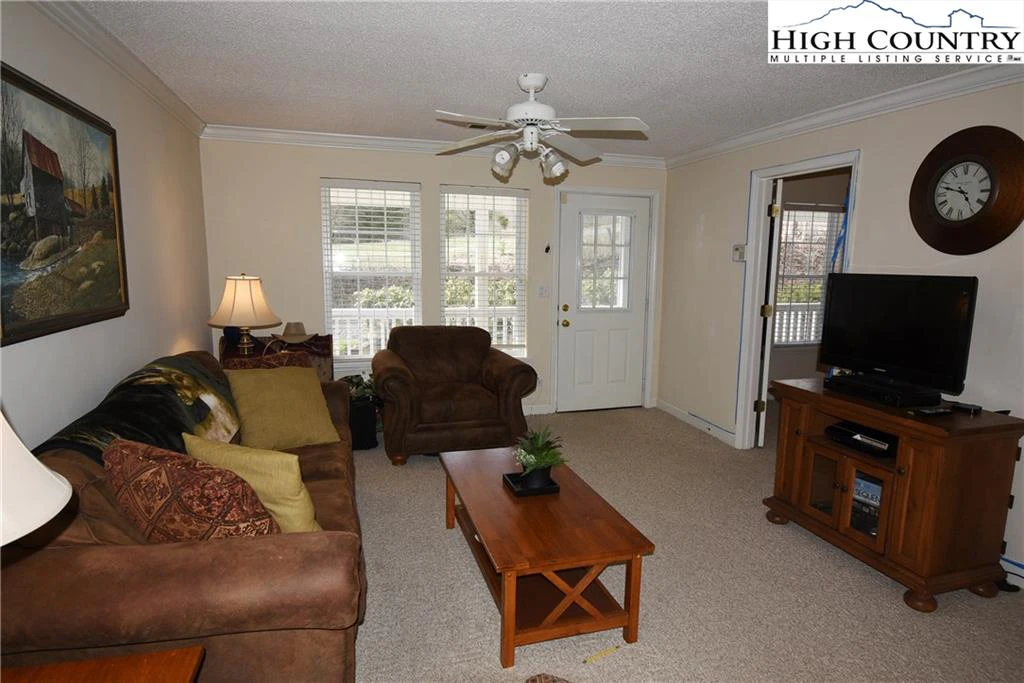 Image number 17 for the current listing