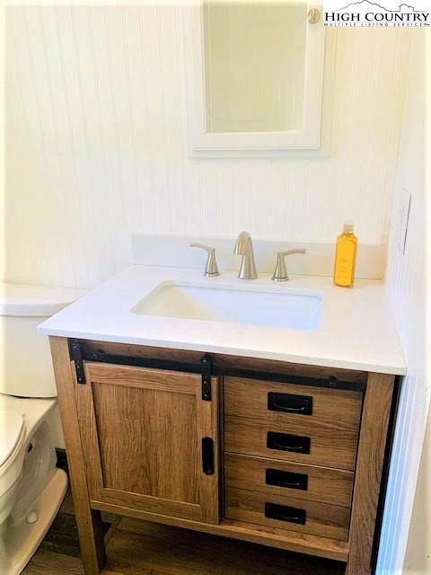 Image number 2 for the current listing