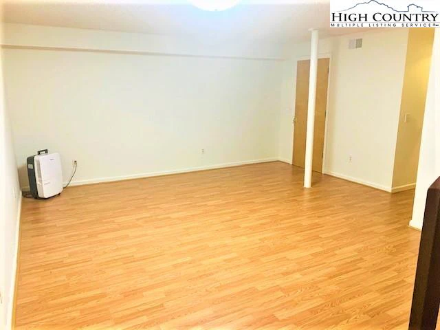 Image number 7 for the current listing