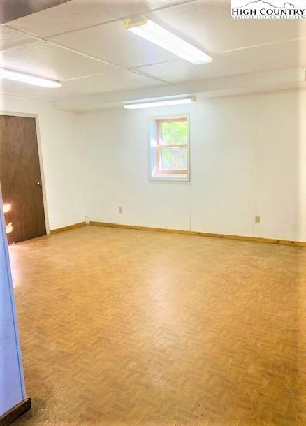 Image number 5 for the current listing