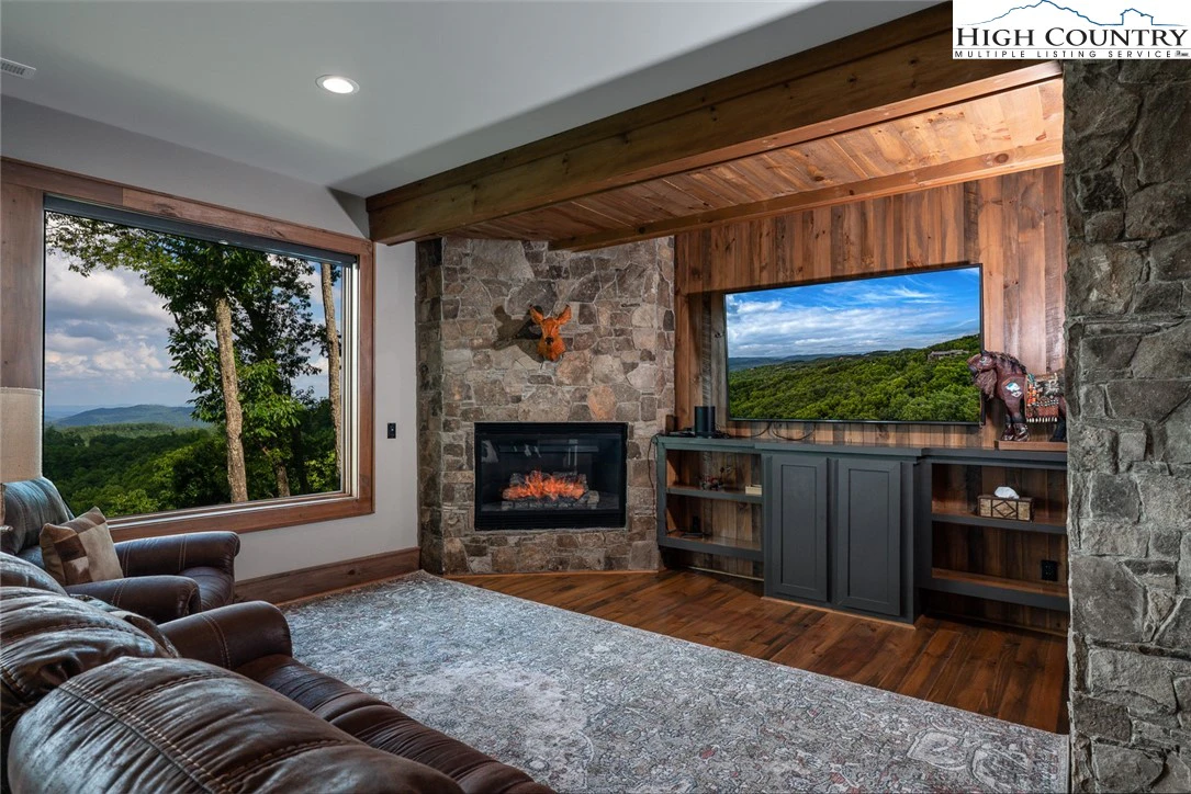 Image number 6 for the current listing