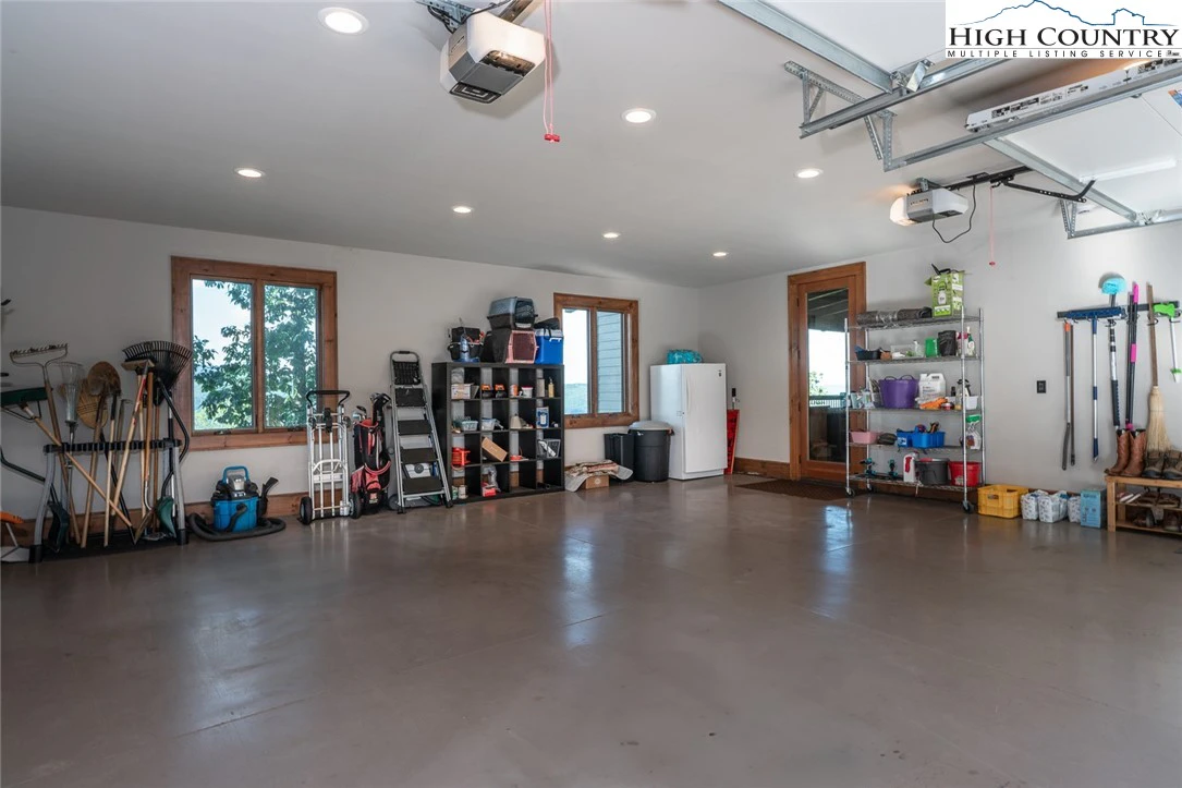 Image number 16 for the current listing