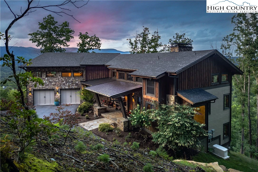 Image number 1 for the current listing