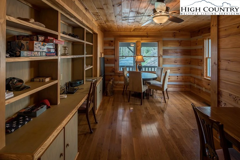 Image number 4 for the current listing