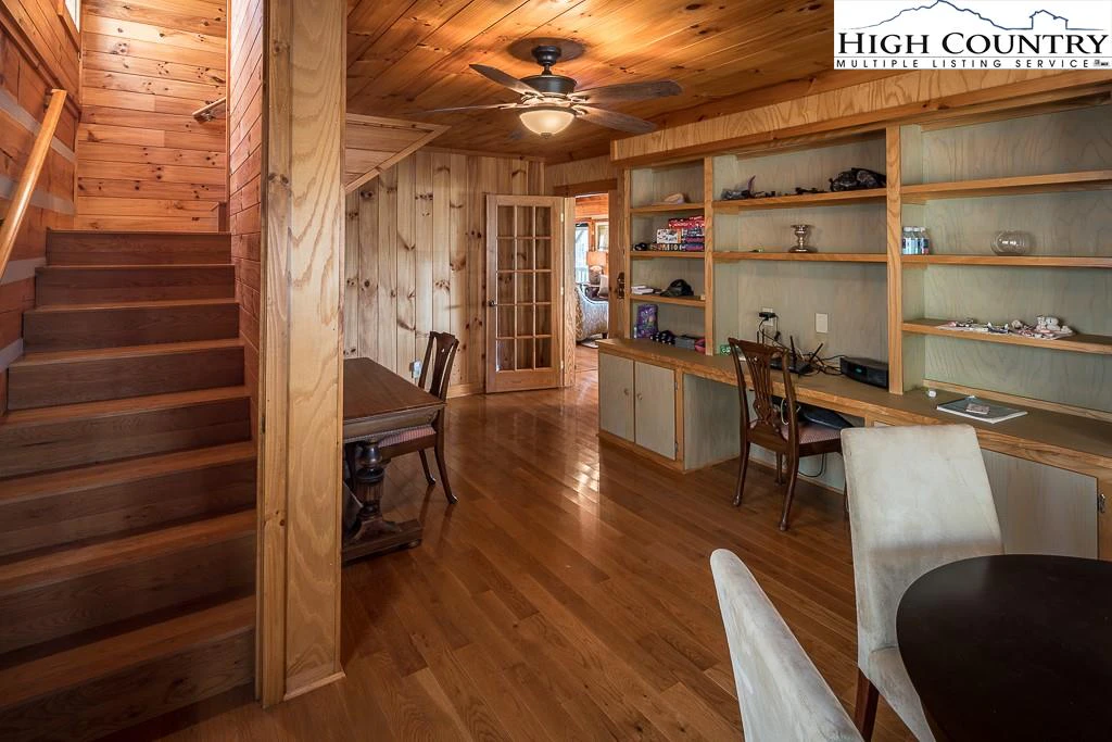 Image number 5 for the current listing