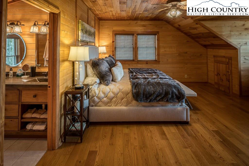 Image number 7 for the current listing
