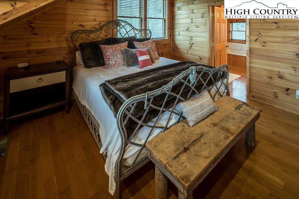 Image number 2 for the current listing