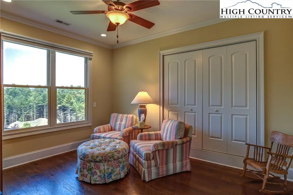 Image number 18 for the current listing
