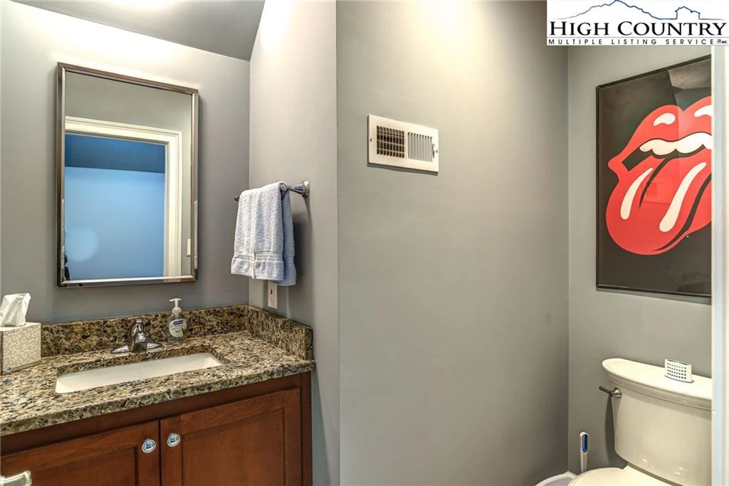 Image number 11 for the current listing