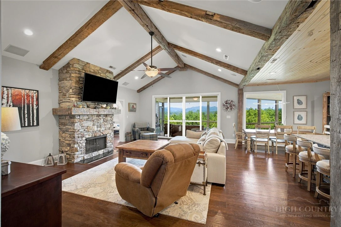 Image number 6 for the current listing