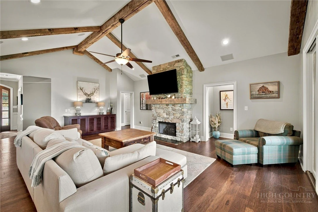 Image number 5 for the current listing