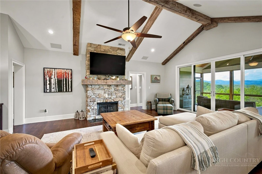 Image number 11 for the current listing