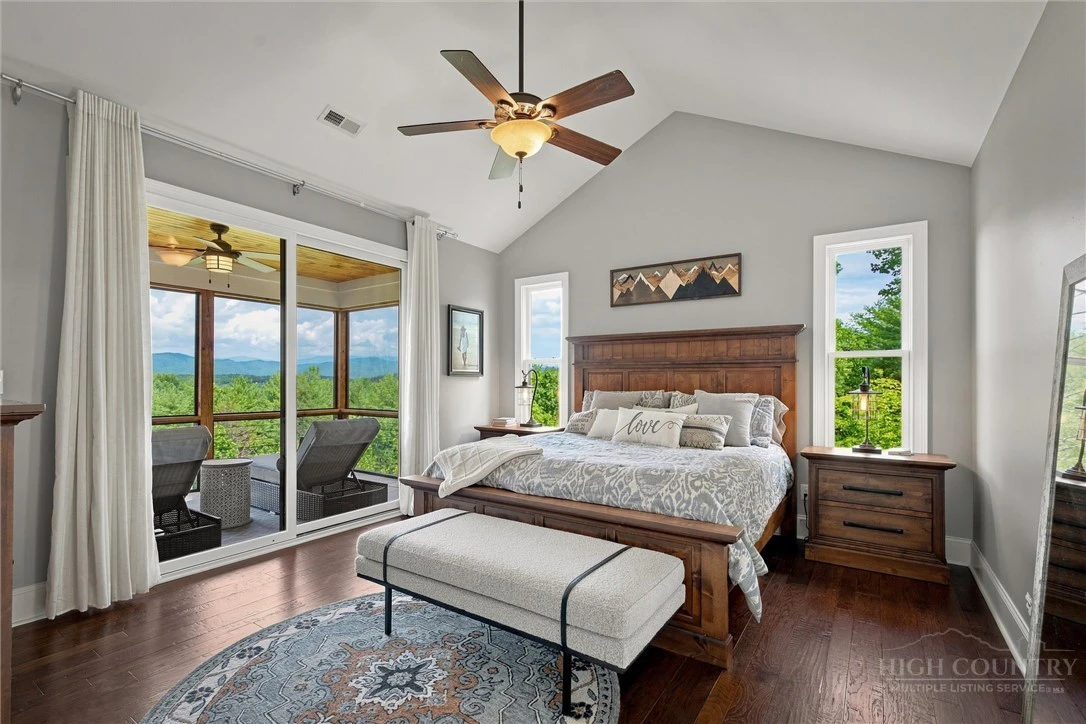 Image number 15 for the current listing