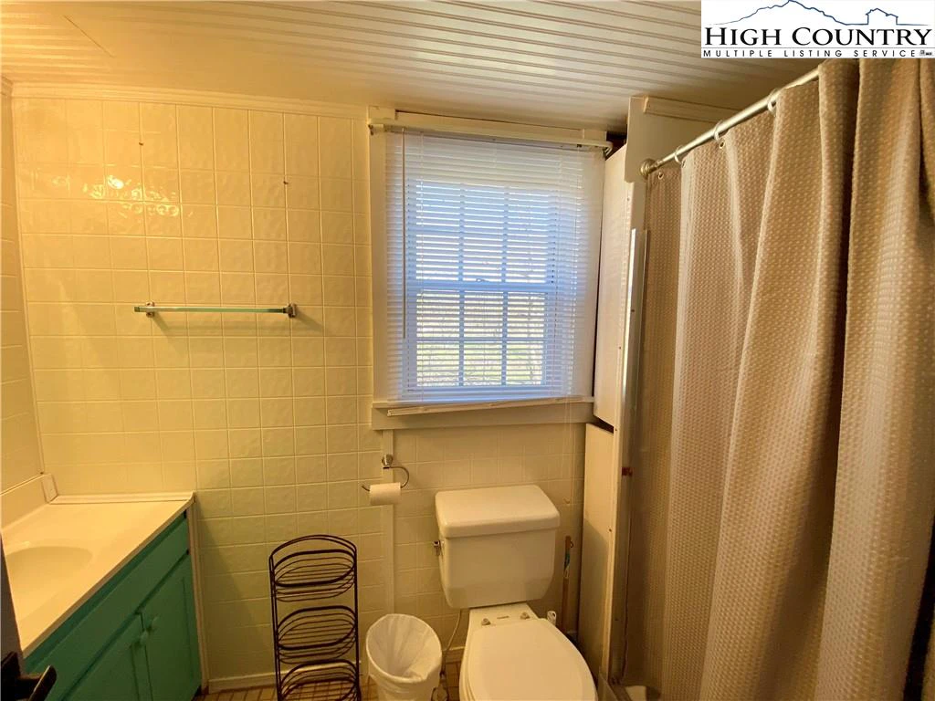 Image number 9 for the current listing