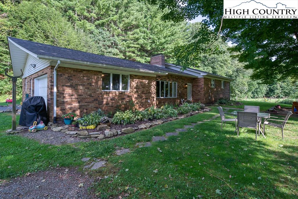 Image number 1 for the current listing