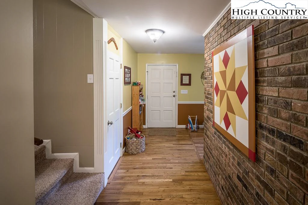 Image number 21 for the current listing
