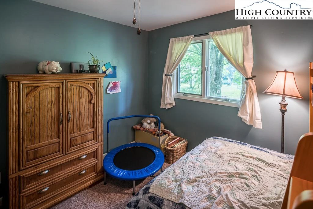 Image number 5 for the current listing