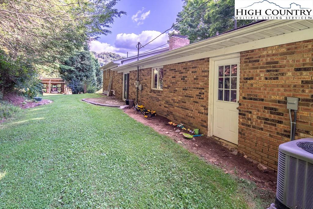 Image number 2 for the current listing