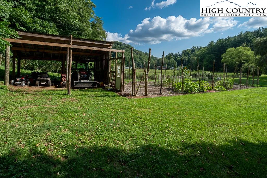 Image number 11 for the current listing