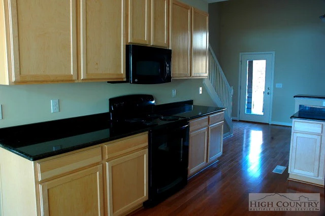 Image number 7 for the current listing