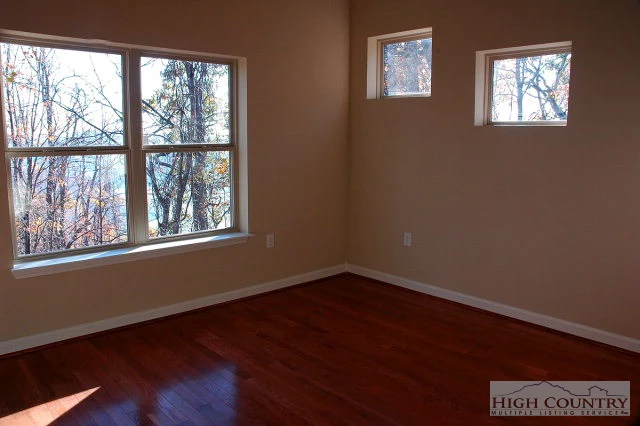 Image number 6 for the current listing
