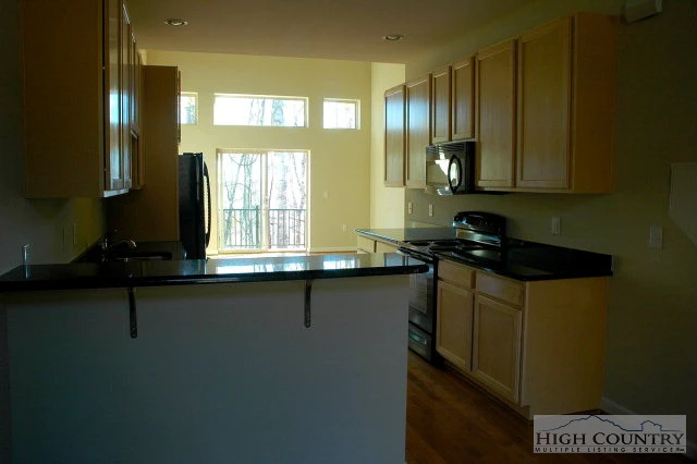 Image number 4 for the current listing